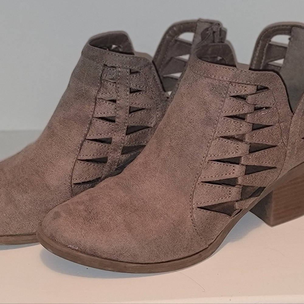 Women's heeled booties